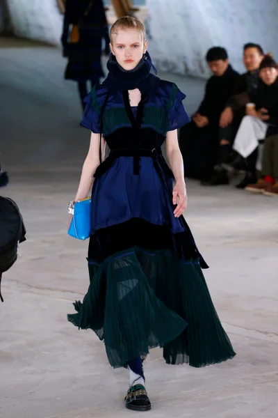 Look 18